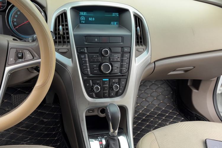 Used Buick GT 2013 GT 1.6L Automatic Fashion Edition Audio And AC Panel