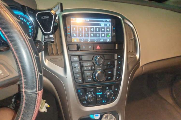 Used Buick GT 2013 GT 1.6L Automatic Fashion Edition Audio And AC Panel