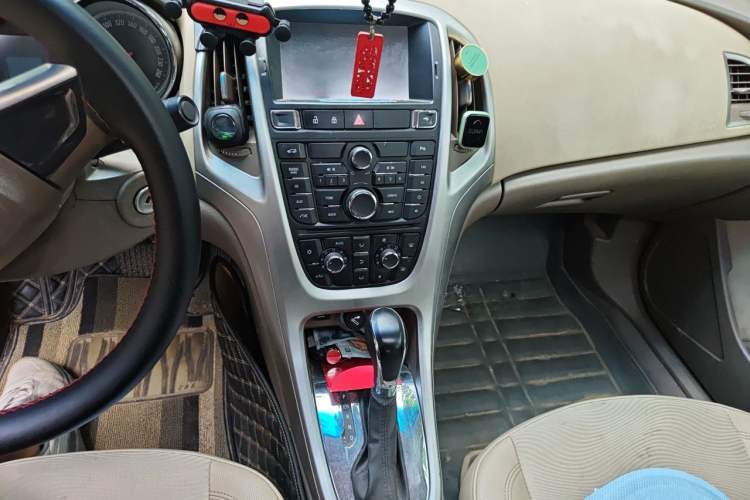 Used Buick GT 2013 GT 1.6L Automatic Fashion Edition Audio And AC Panel