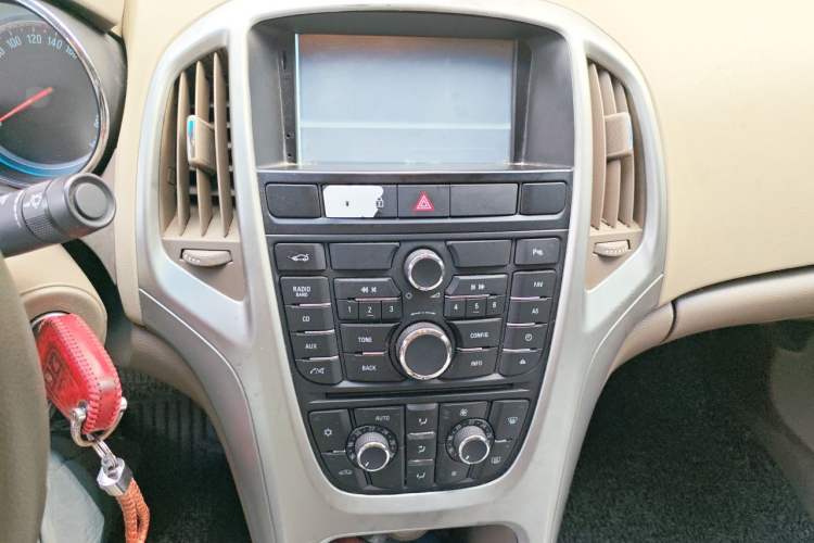 Used Buick GT 2013 GT 1.6L Automatic Fashion Edition Audio And AC Panel