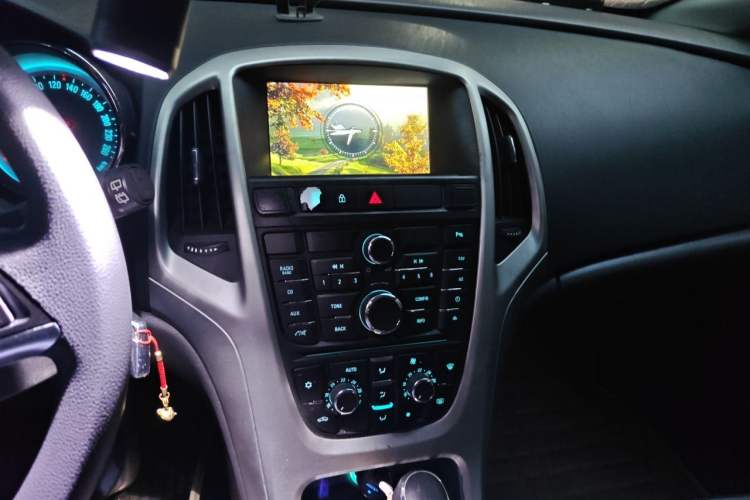 Used Buick GT 2013 XT 1.6L Automatic Fashion Edition Audio And AC Panel