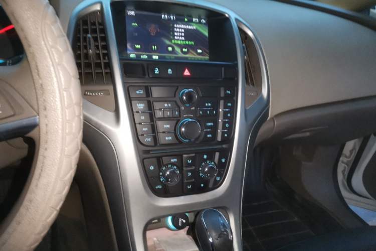 Used Buick GT 2013 GT 1.6L Automatic Fashion Edition Audio And AC Panel