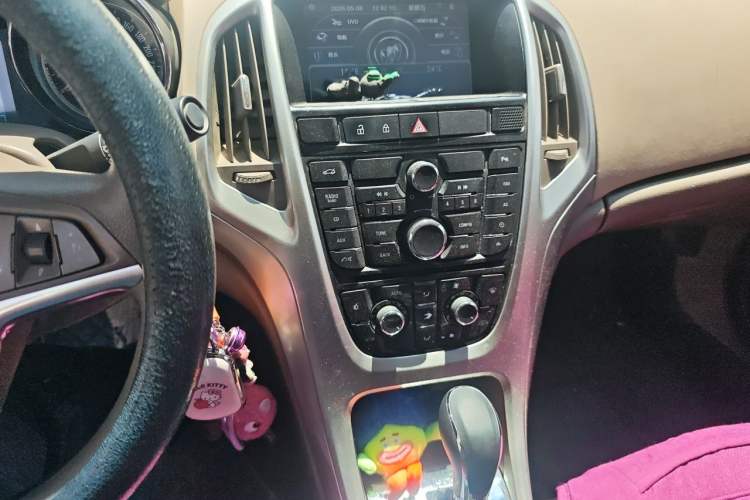 Used Buick GT 2013 GT 1.6L Automatic Fashion Edition Audio And AC Panel