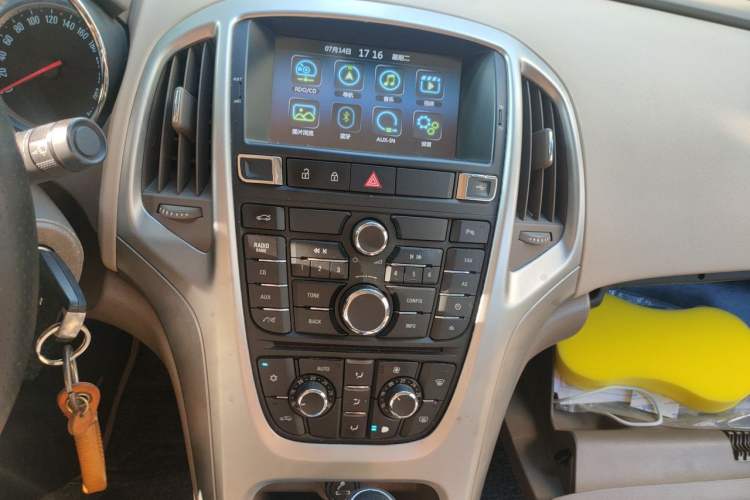 Used Buick GT 2013 GT 1.6L Automatic Fashion Edition Audio And AC Panel