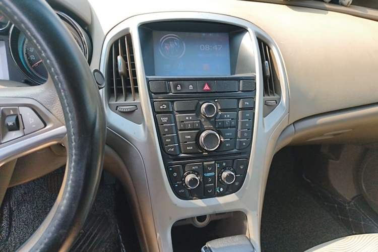 Used Buick GT 2013 GT 1.6L Automatic Fashion Edition Audio And AC Panel