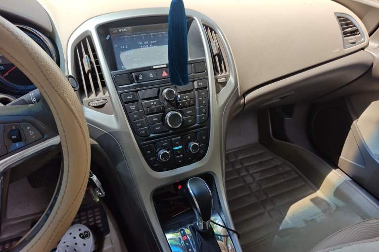 Used Buick GT 2013 GT 1.6L Automatic Fashion Edition Audio And AC Panel