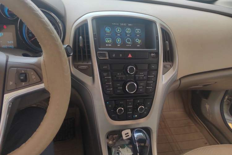 Used Buick GT 2013 GT 1.6L Automatic Fashion Edition Audio And AC Panel