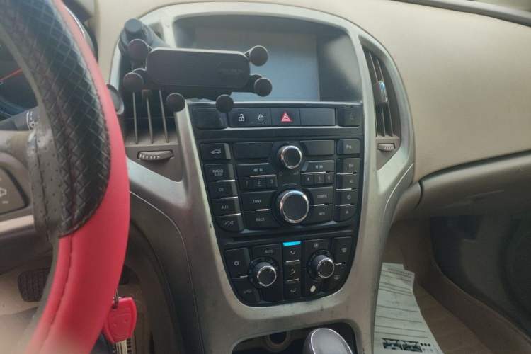 Used Buick GT 2013 GT 1.6L Automatic Fashion Edition Audio And AC Panel