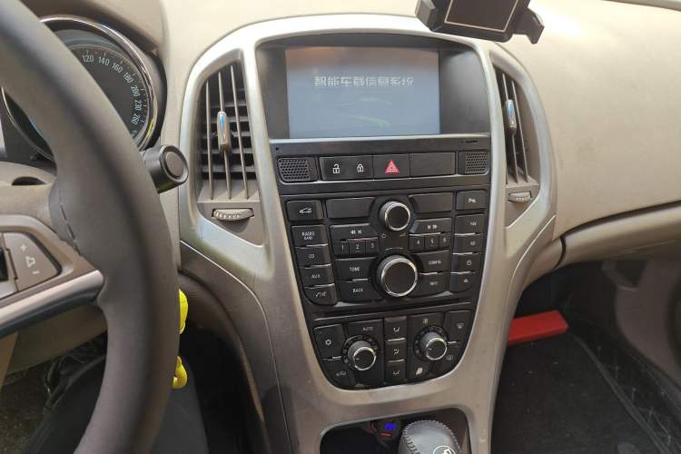 Used Buick GT 2013 GT 1.6L Automatic Fashion Edition Audio And AC Panel
