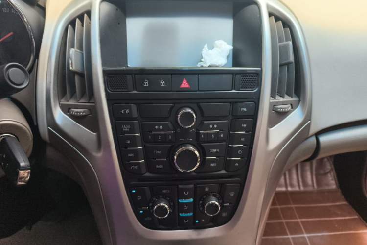 Used Buick GT 2013 GT 1.6L Automatic Fashion Edition Audio And AC Panel