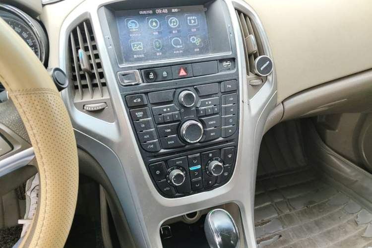 Used Buick GT 2013 GT 1.6L Automatic Fashion Edition Audio And AC Panel