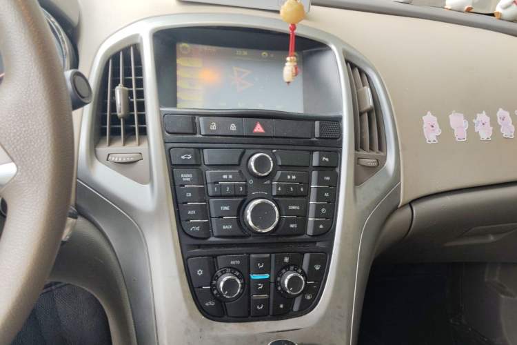 Used Buick GT 2013 GT 1.6L Automatic Fashion Edition Audio And AC Panel