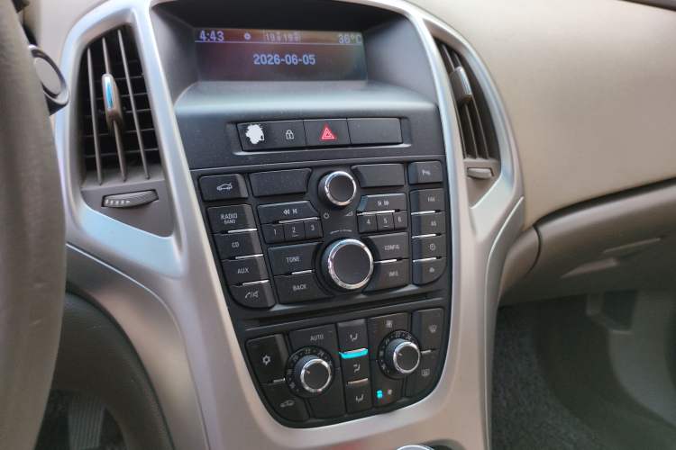 Used Buick GT 2013 GT 1.6L Automatic Fashion Edition Audio And AC Panel