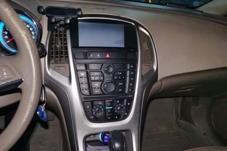 Used Buick GT 2013 GT 1.6L Automatic Fashion Edition Audio And AC Panel