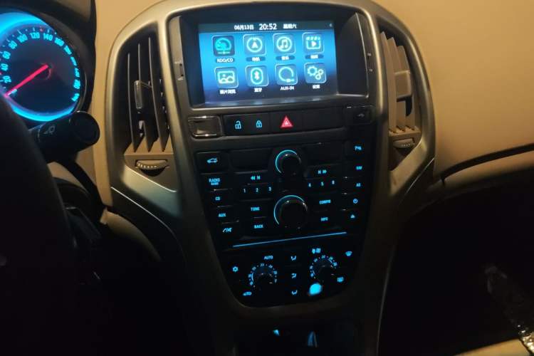 Used Buick GT 2013 GT 1.6L Manual Entry-Level Model Audio And AC Panel