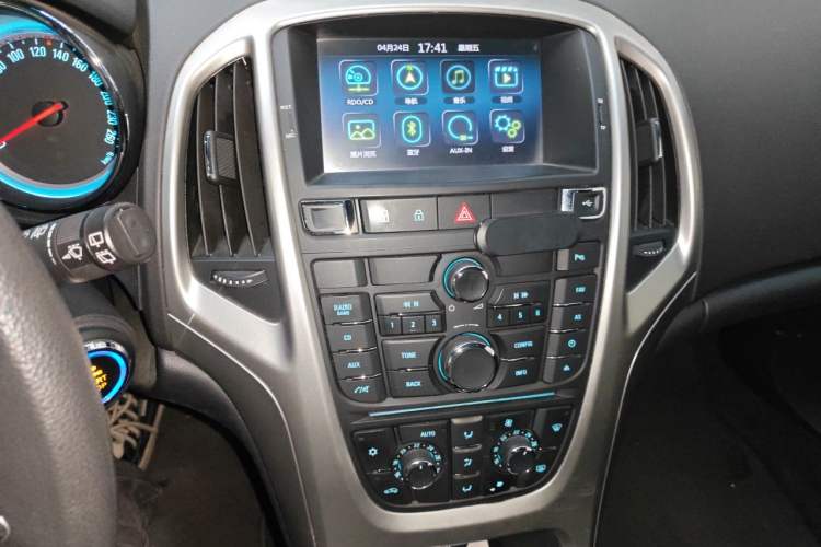 Used Buick GT 2013 XT 1.6L Automatic Fashion Edition Audio And AC Panel