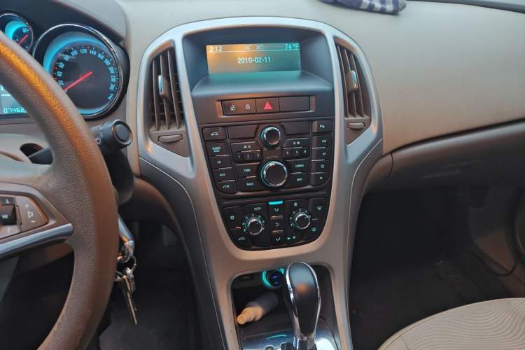 Used Buick GT 2013 GT 1.6L Automatic Fashion Edition Audio And AC Panel