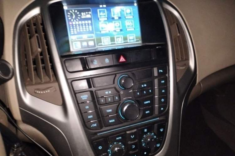 Used Buick GT 2013 GT 1.6L Automatic Fashion Edition Audio And AC Panel