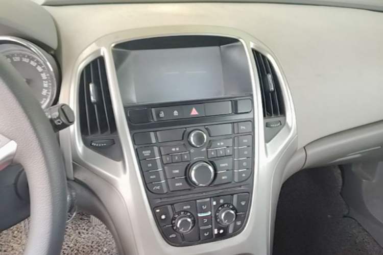 Used Buick GT 2013 XT 1.6L Automatic Fashion Edition Audio And AC Panel
