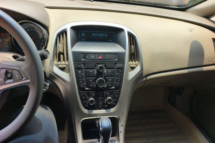 Used Buick GT 2013 GT 1.6L Automatic Fashion Edition Audio And AC Panel