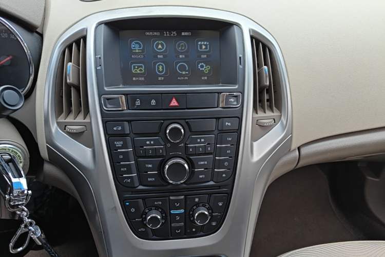 Used Buick GT 2013 GT 1.6L Automatic Fashion Edition Audio And AC Panel