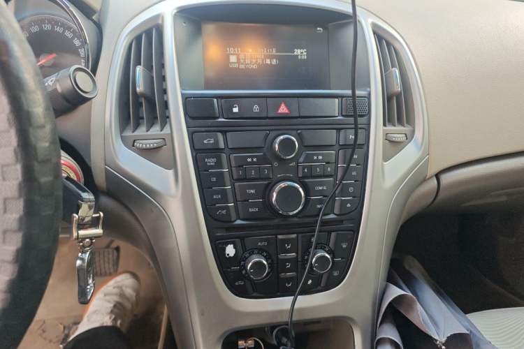 Used Buick GT 2013 GT 1.6L Manual Entry-Level Model Audio And AC Panel