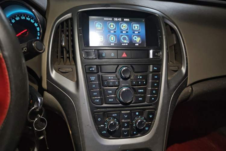 Used Buick GT 2013 GT 1.6L Automatic Fashion Edition Audio And AC Panel