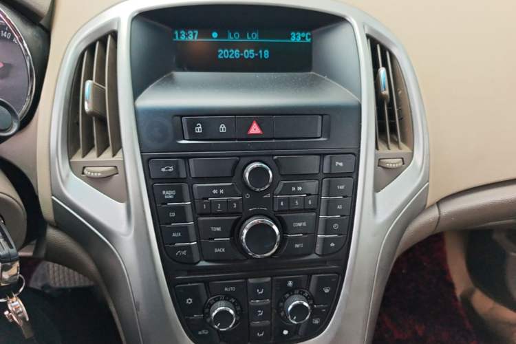 Used Buick GT 2013 GT 1.6L Automatic Fashion Edition Audio And AC Panel