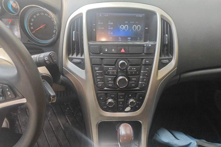 Used Buick GT 2013 XT 1.6L Automatic Fashion Edition Audio And AC Panel