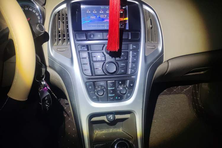Used Buick GT 2013 GT 1.6L Manual Entry-Level Model Audio And AC Panel