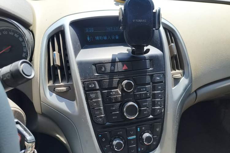 Used Buick GT 2013 GT 1.6L Automatic Fashion Edition Audio And AC Panel