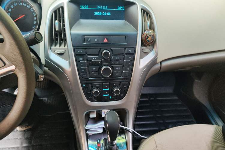Used Buick GT 2013 GT 1.6L Automatic Fashion Edition Audio And AC Panel