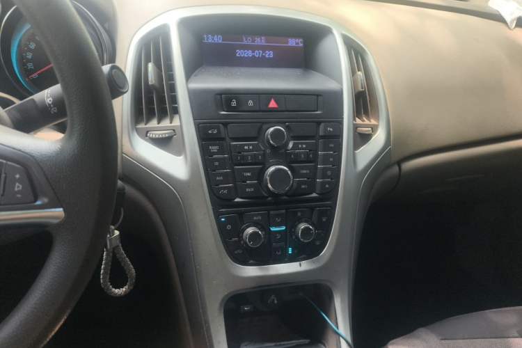 Used Buick GT 2013 GT 1.6L Manual Entry-Level Model Audio And AC Panel