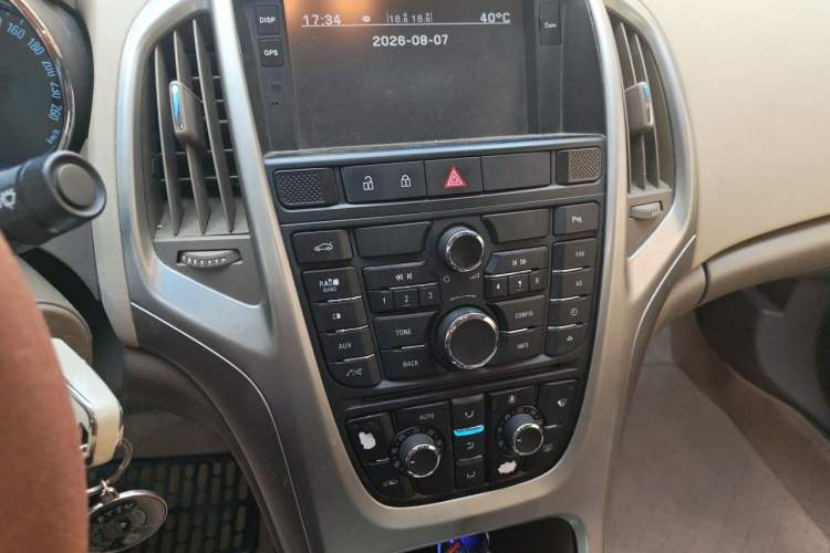 Used Buick GT 2013 GT 1.6L Automatic Fashion Edition Audio And AC Panel