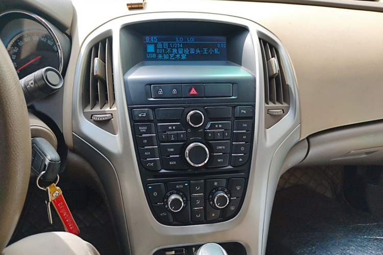 Used Buick GT 2013 GT 1.6L Automatic Fashion Edition Audio And AC Panel