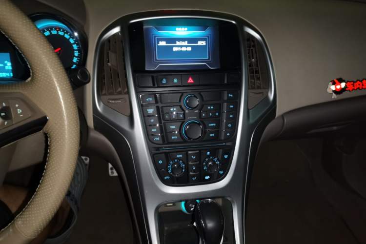 Used Buick GT 2013 GT 1.6L Automatic Fashion Edition Audio And AC Panel