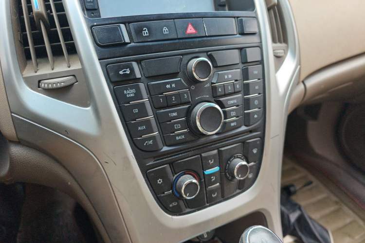 Used Buick GT 2013 GT 1.6L Automatic Comfort Edition Audio And AC Panel