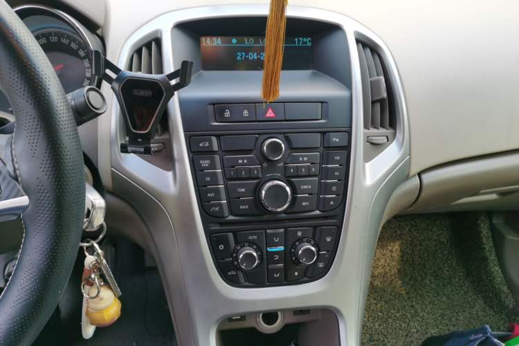 Used Buick GT 2013 GT 1.6L Manual Entry-Level Model Audio And AC Panel