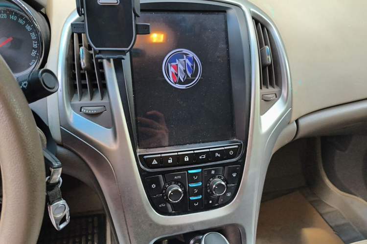 Used Buick GT 2013 GT 1.6L Automatic Fashion Edition Audio And AC Panel