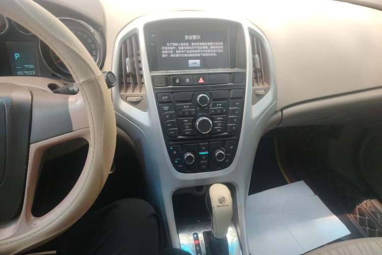 Used Buick GT 2013 GT 1.6L Automatic Comfort Edition Audio And AC Panel