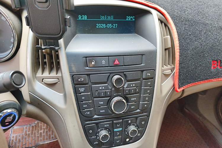 Used Buick GT 2013 GT 1.6L Automatic Fashion Edition Audio And AC Panel