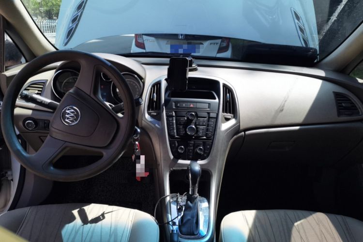 Used Buick GT 2013 GT 1.6L Automatic Comfort Edition Center Console