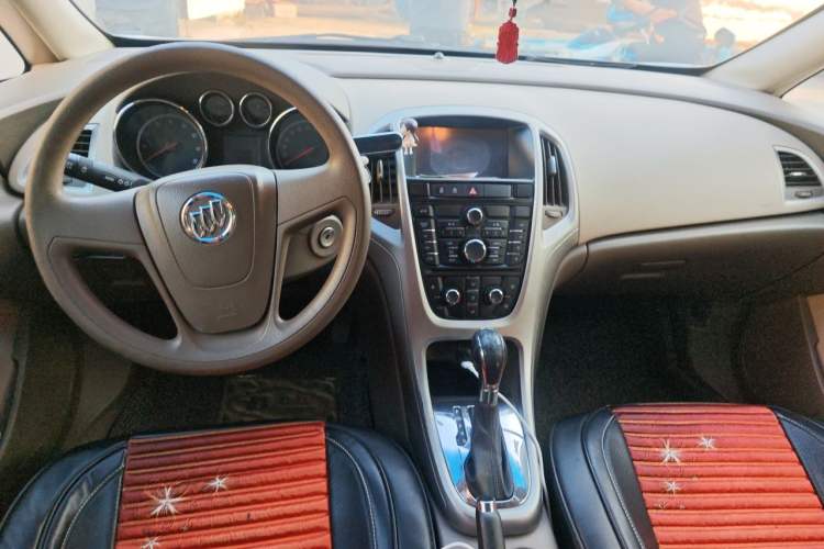 Used Buick GT 2013 GT 1.6L Automatic Comfort Edition Center Console