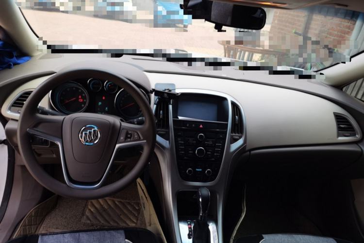 Used Buick GT 2013 GT 1.6L Automatic Fashion Edition Center Console