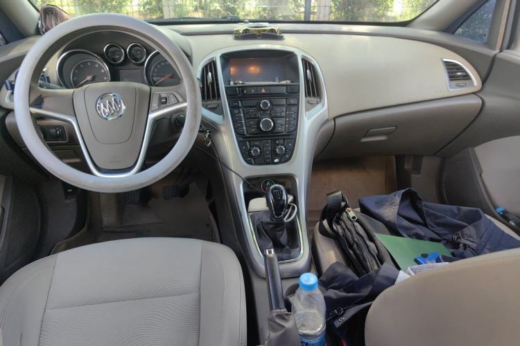 Used Buick GT 2013 GT 1.6L Manual Entry-Level Model Center Console