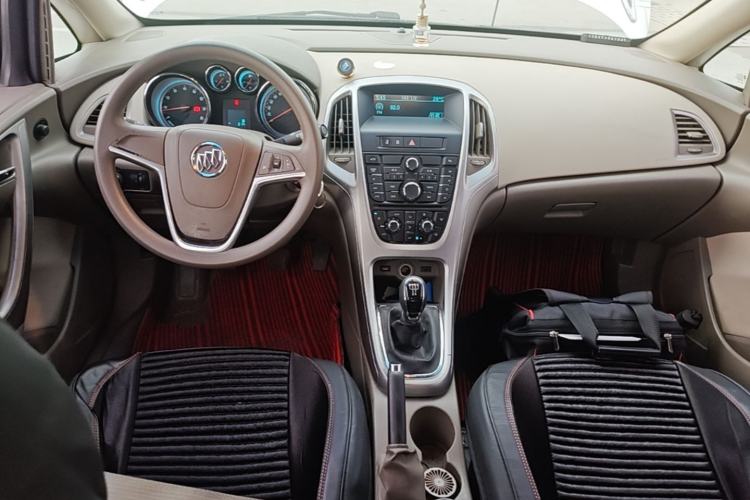 Used Buick GT 2013 GT 1.6L Manual Entry-Level Model Center Console