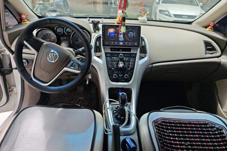 Used Buick GT 2013 GT 1.6L Manual Entry-Level Model Center Console