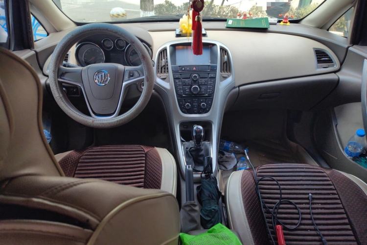Used Buick GT 2013 GT 1.6L Manual Entry-Level Model Center Console