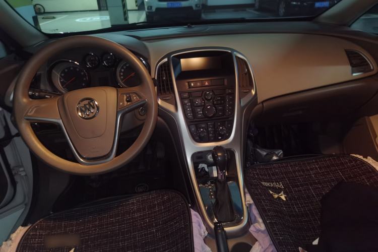 Used Buick GT 2013 GT 1.6L Automatic Fashion Edition Center Console