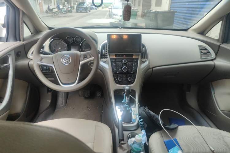 Used Buick GT 2013 GT 1.6L Automatic Fashion Edition Center Console